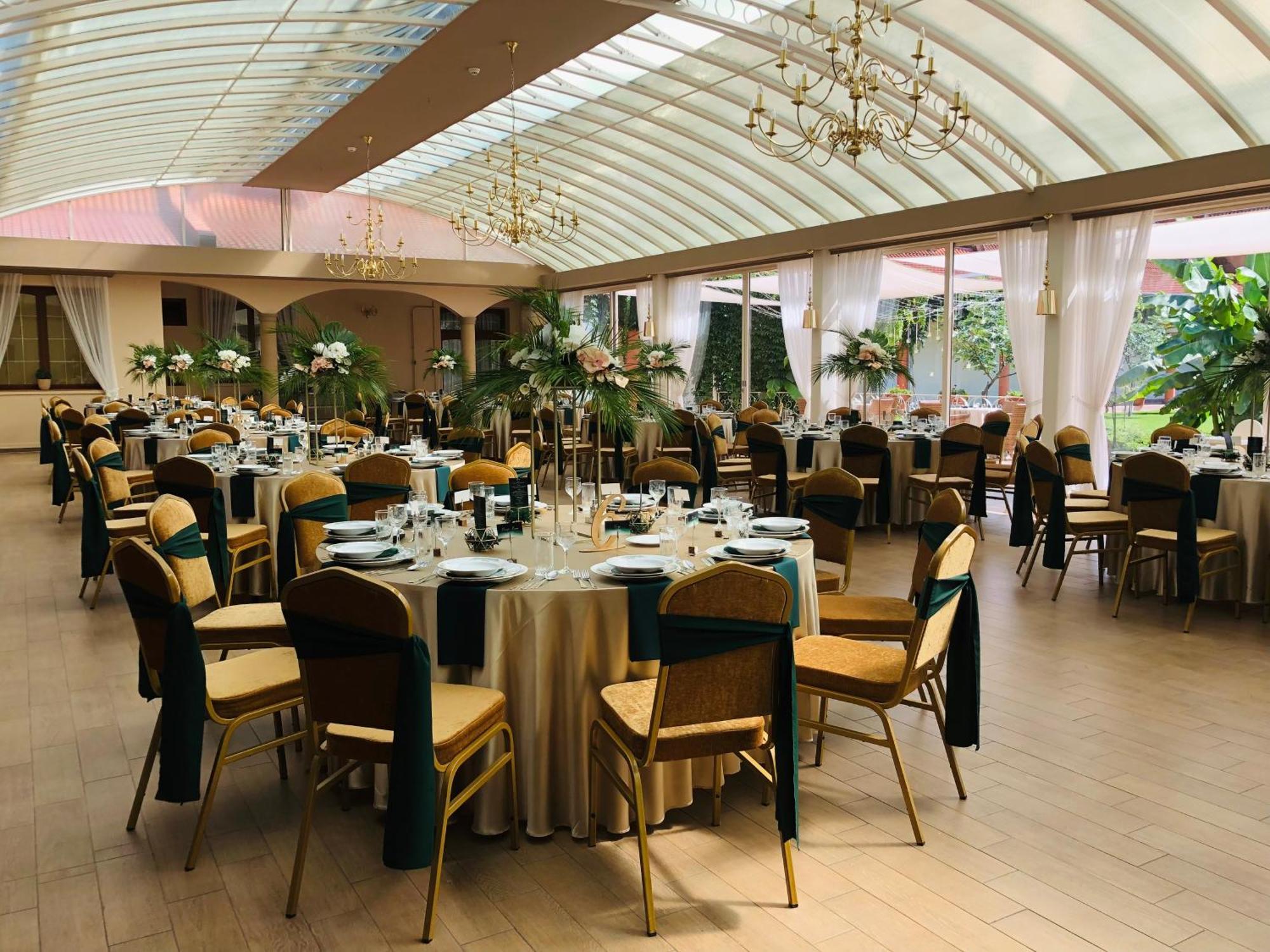 Vinum Hotel Kiskoros Buitenkant foto