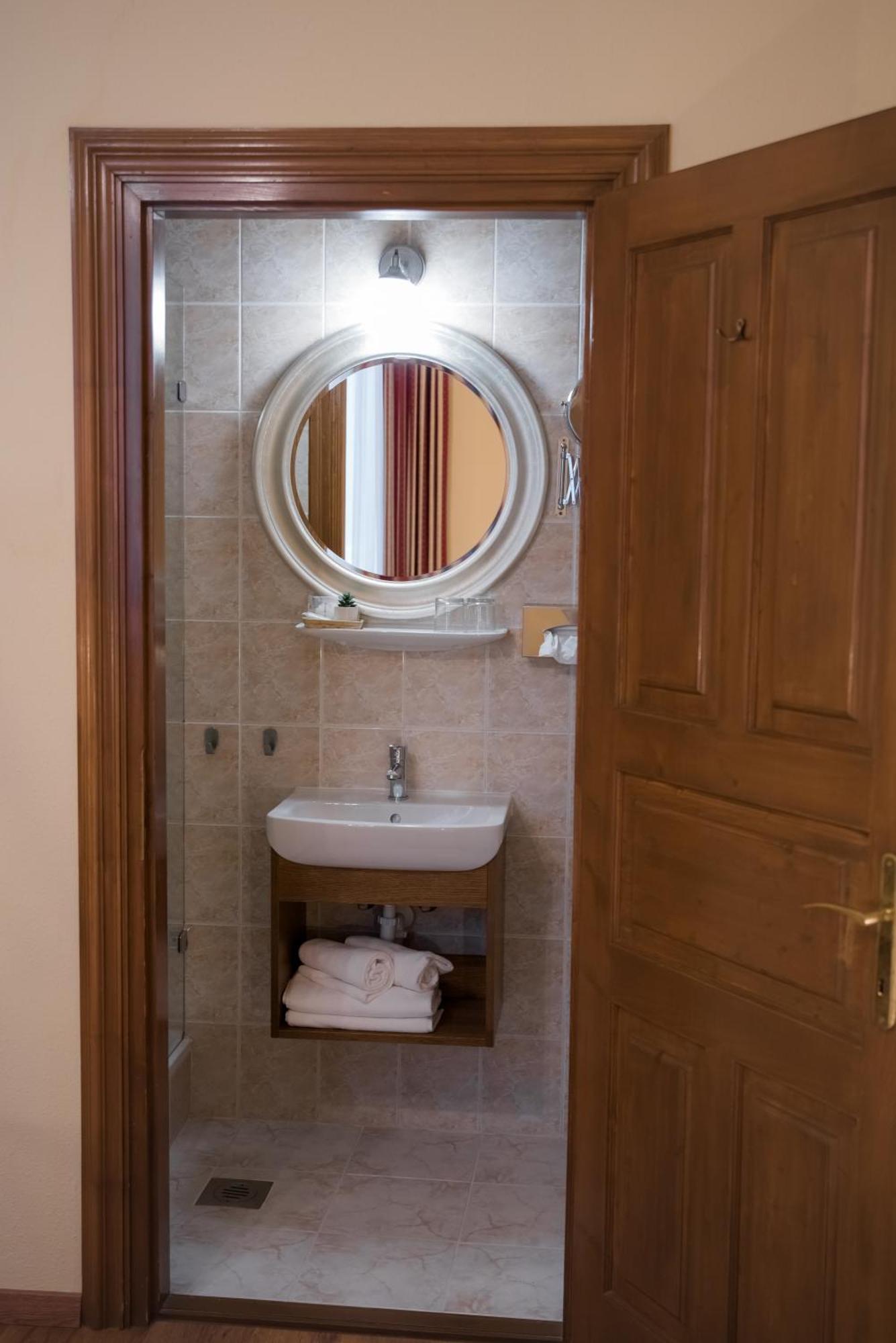 Vinum Hotel Kiskoros Buitenkant foto
