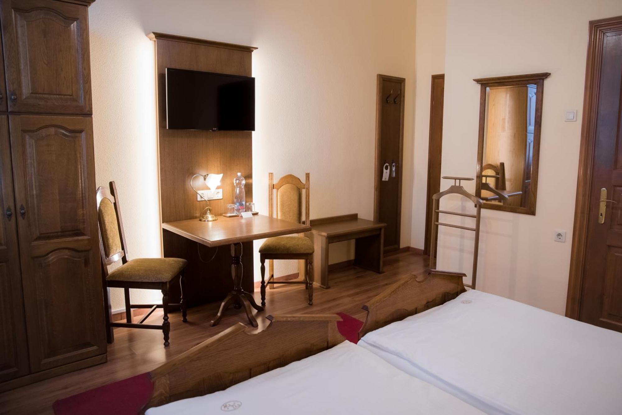 Vinum Hotel Kiskoros Buitenkant foto