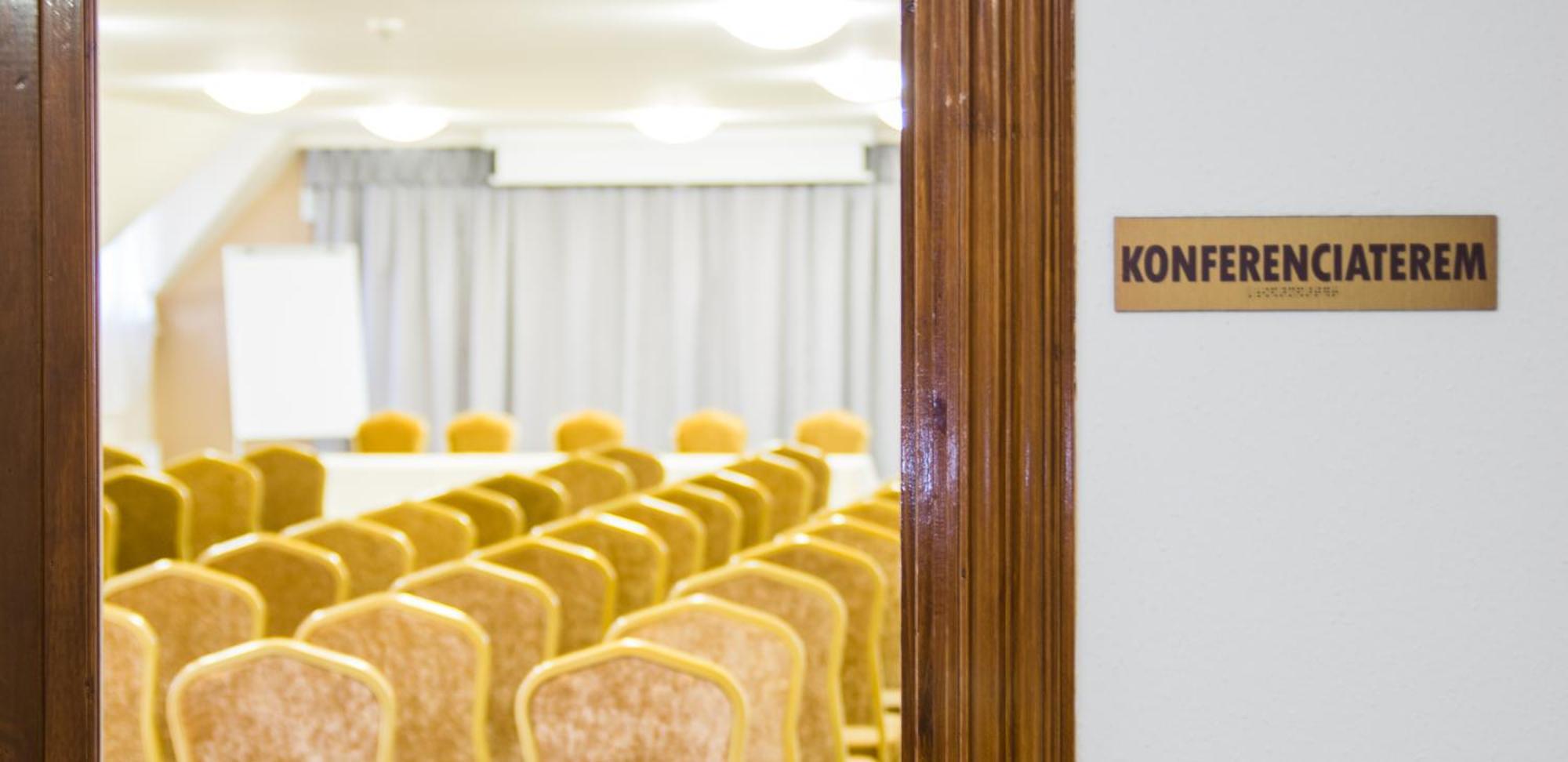 Vinum Hotel Kiskoros Buitenkant foto