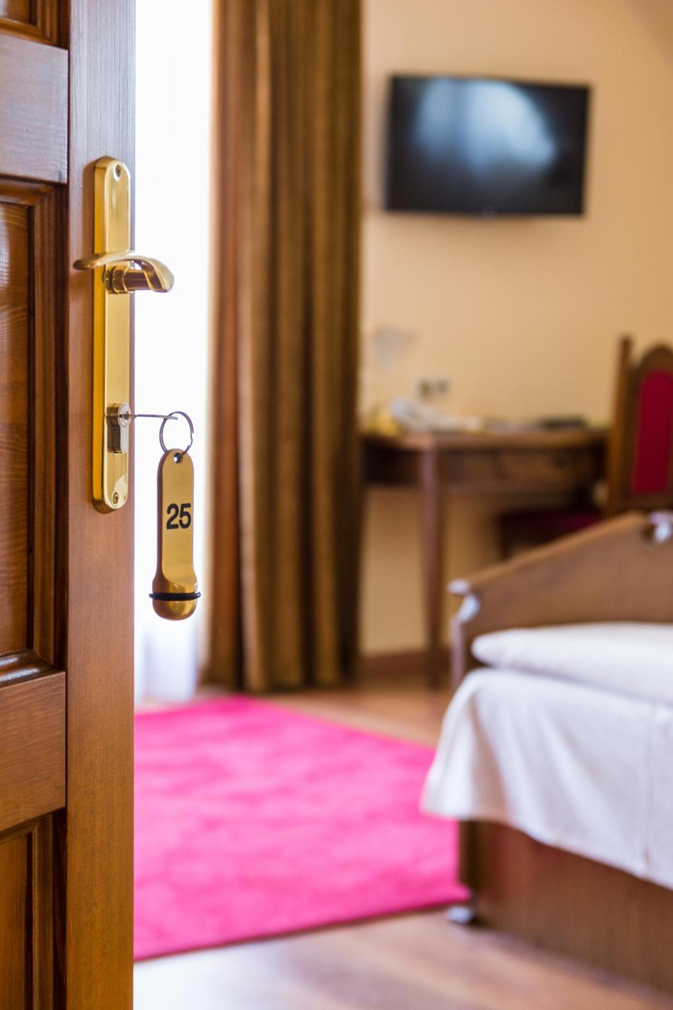 Vinum Hotel Kiskoros Buitenkant foto