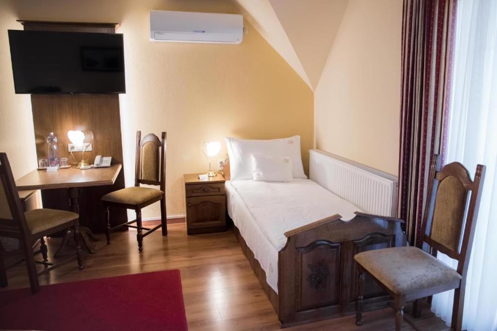 Vinum Hotel Kiskoros Buitenkant foto