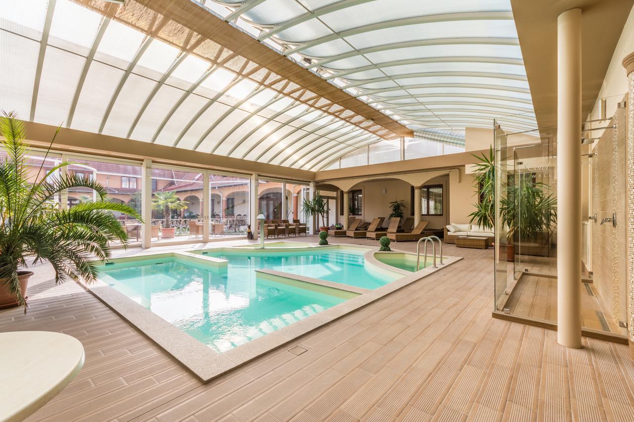 Vinum Hotel Kiskoros Buitenkant foto