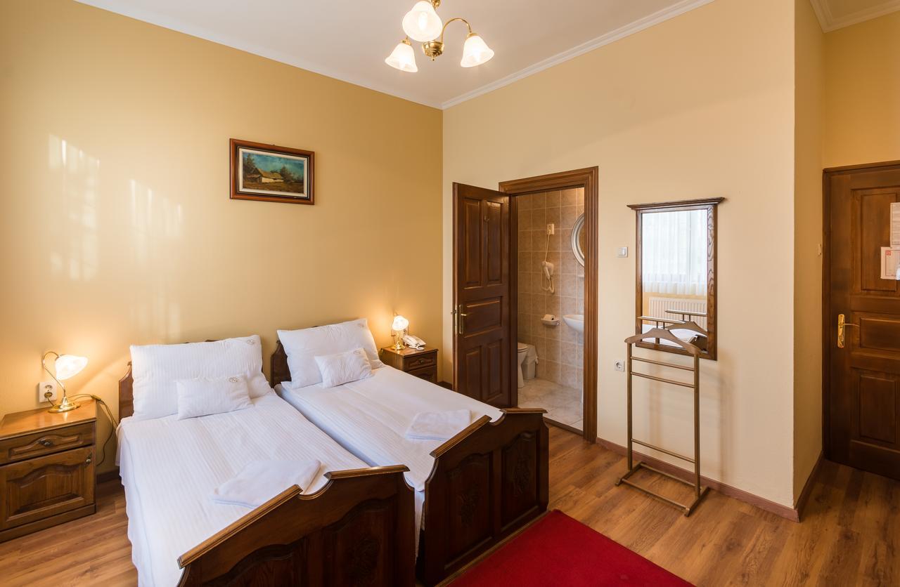 Vinum Hotel Kiskoros Buitenkant foto