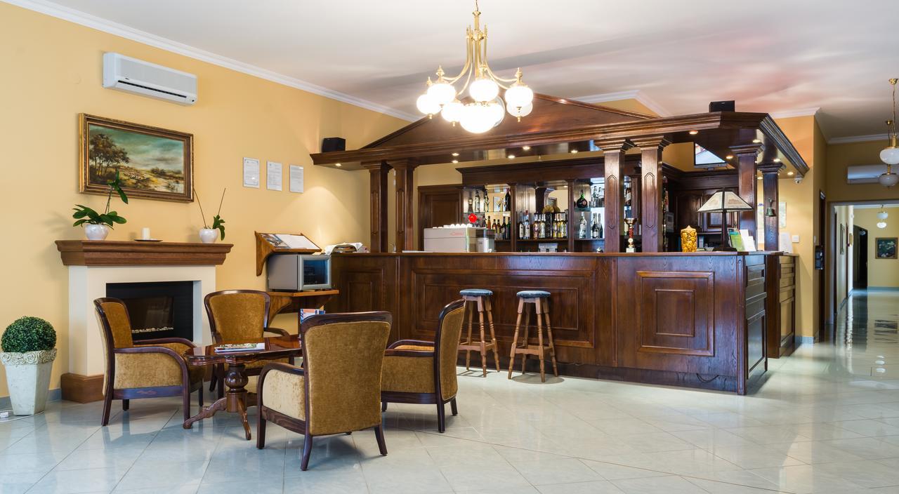 Vinum Hotel Kiskoros Buitenkant foto